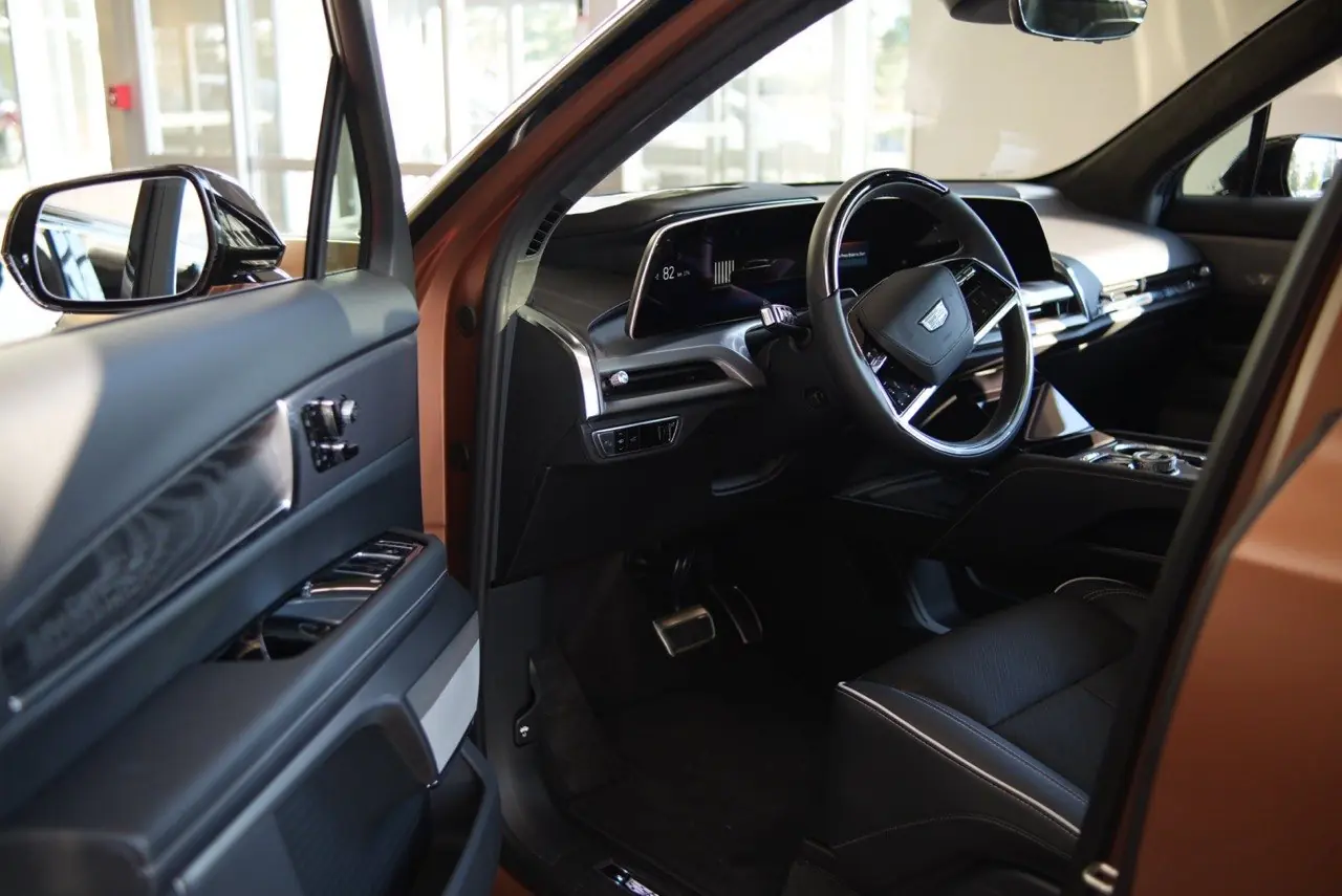 2027 Cadillac Vistiq Platinum