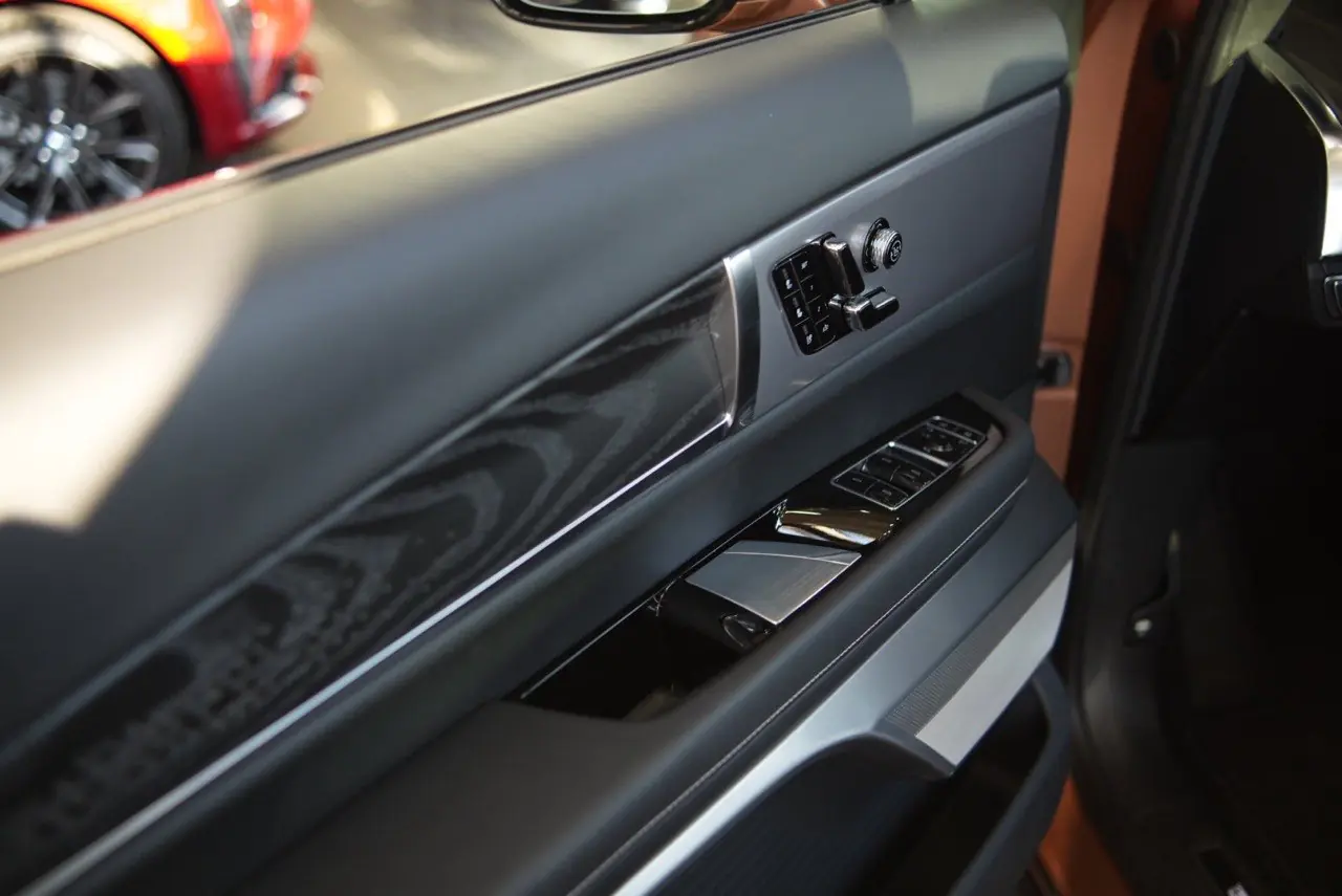 2027 Cadillac Vistiq Platinum