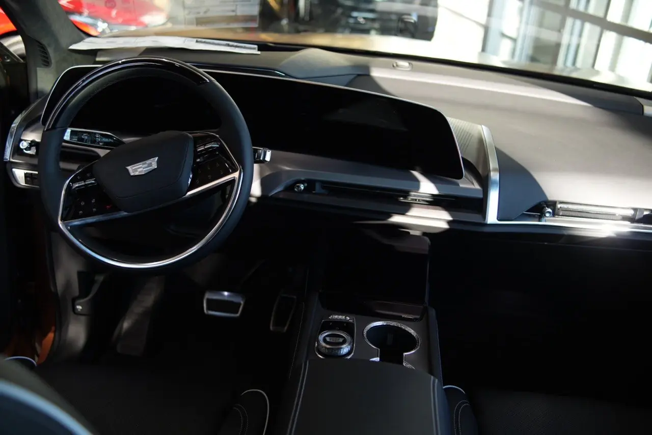2027 Cadillac Vistiq Platinum