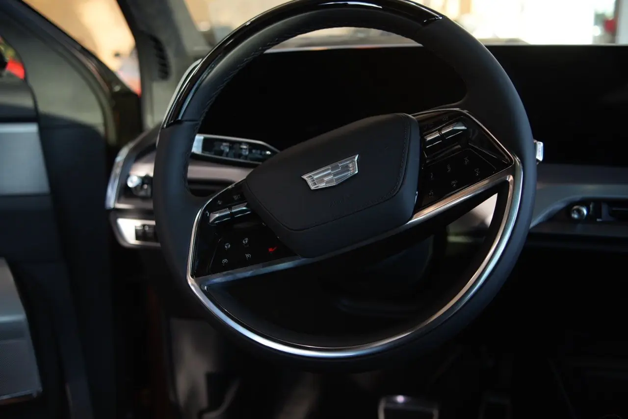 2027 Cadillac Vistiq Platinum