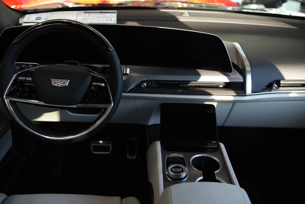 2027 Cadillac Vistiq Sport