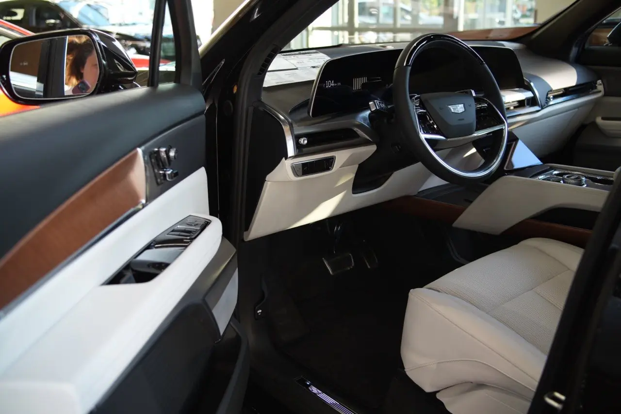 2027 Cadillac Vistiq Sport