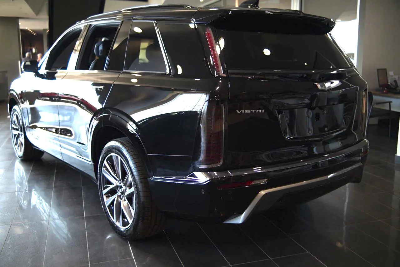 2027 Cadillac Vistiq Platinum