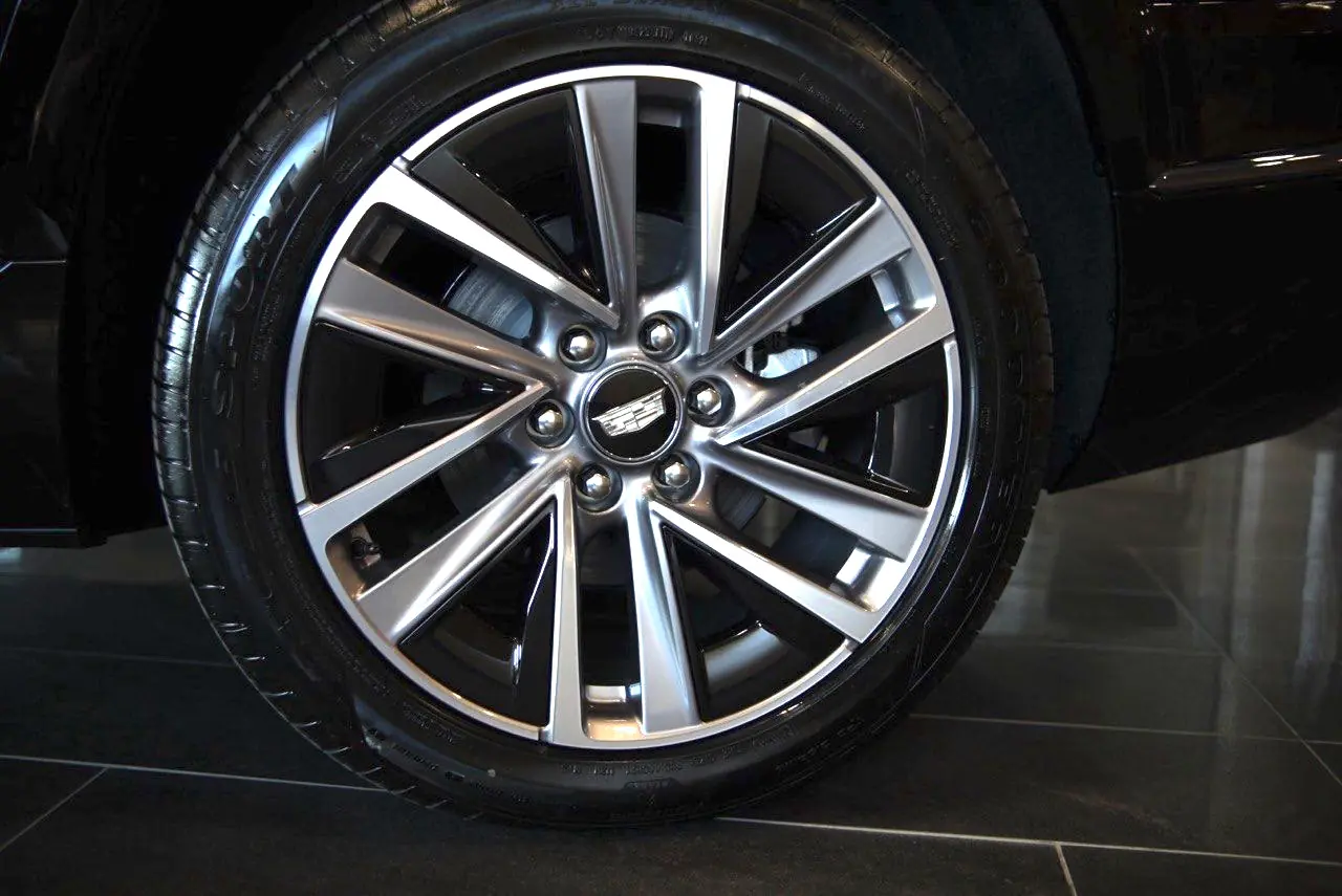 2027 Cadillac Vistiq Platinum