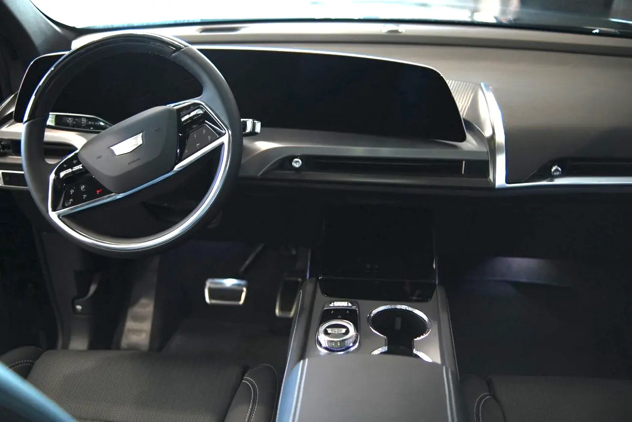 2027 Cadillac Vistiq Platinum