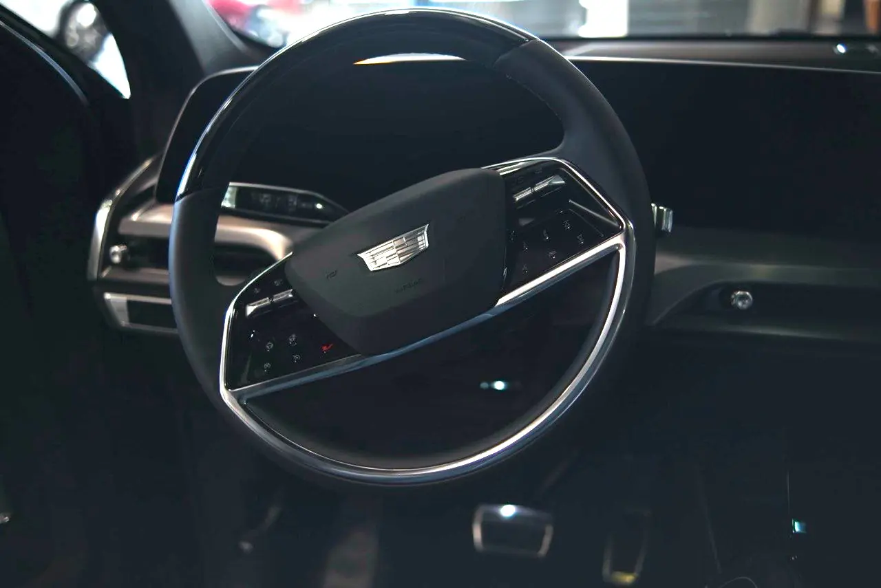 2027 Cadillac Vistiq Platinum